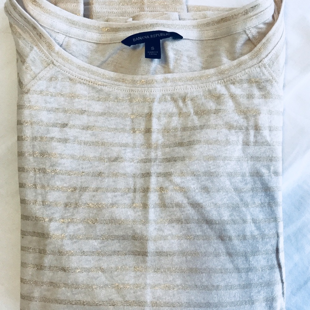 Long sleeve gold stripe tee